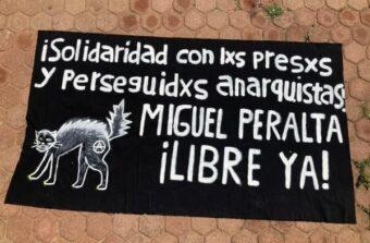 [México] Colocação de uma faixa em Oaxaca pela Semana de Solidariedade com os Presos Anarquistas